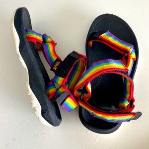 Teva Hurricane XLT2 Rainbow Kid’s Size 12